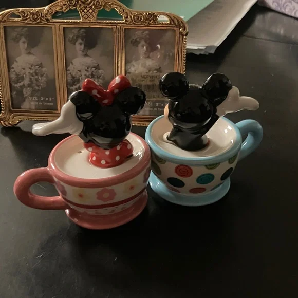 Disney Mickey & Minnie Teacup Shakers - Blue, Pink & Red Accents - Picture 4 of 4